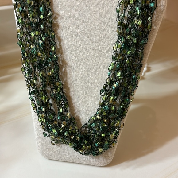 Women’s Fabric Green Necklace - Picture 3 of 6